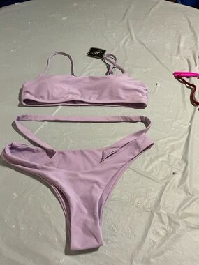 Lilac Two-Piece Bikini Set - Bandeau Top & High-Cut Bottoms 1075